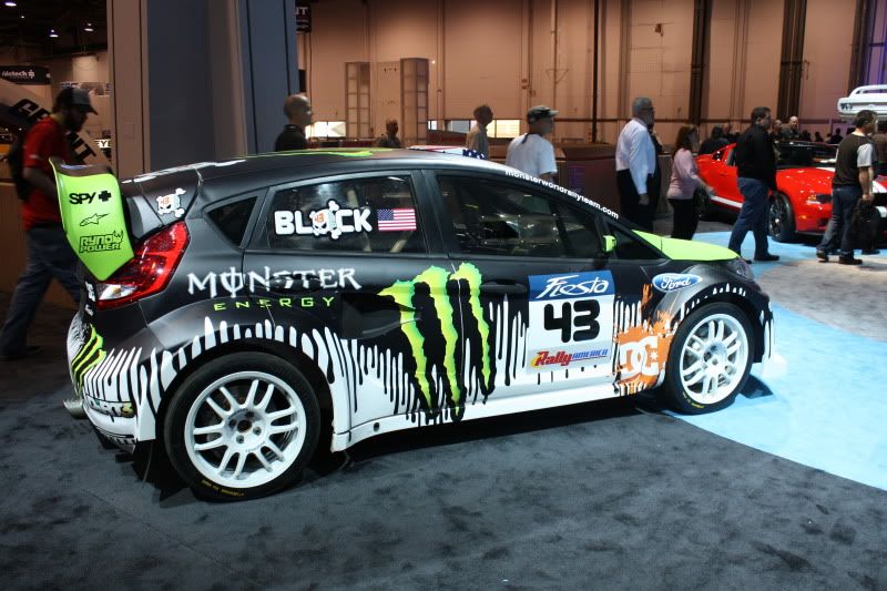 http://i7.photobucket.com/albums/y295/b18ctrb/SEMA%202010/584.jpg