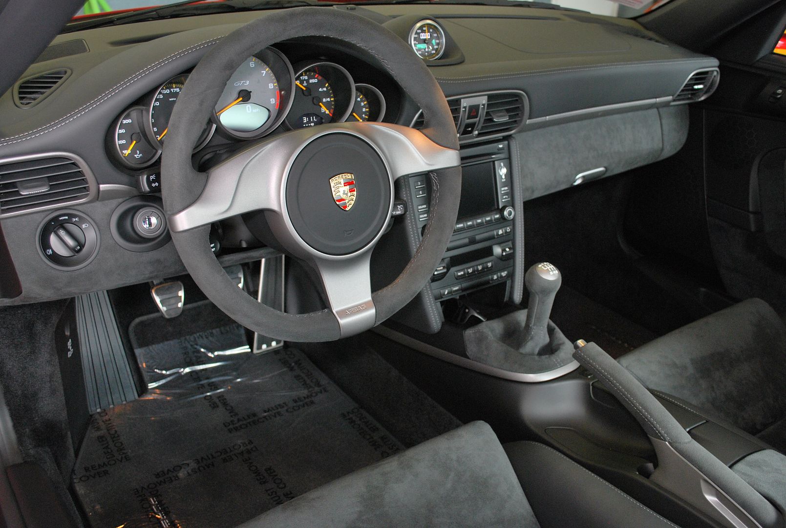 GT3-128i-RedC5189.jpg