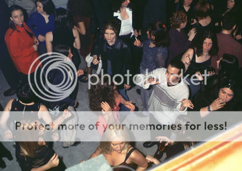 http://i7.photobucket.com/albums/y281/bsb-nevergone/02%20may/Partying%20at%20Disco%20Empire/004.jpg?t=1191528403