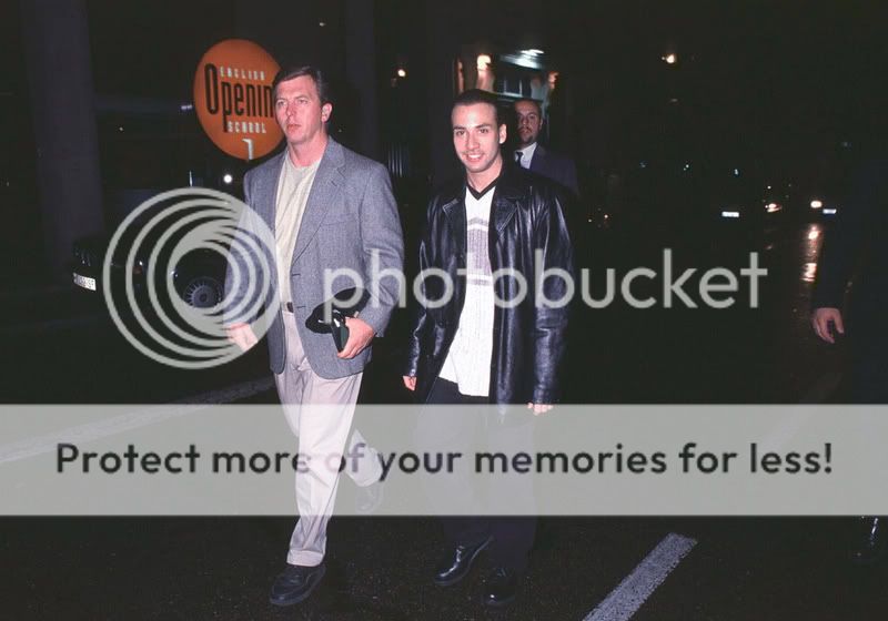 http://i7.photobucket.com/albums/y281/bsb-nevergone/02%20may/Partying%20at%20Disco%20Empire/008.jpg?t=1191528494