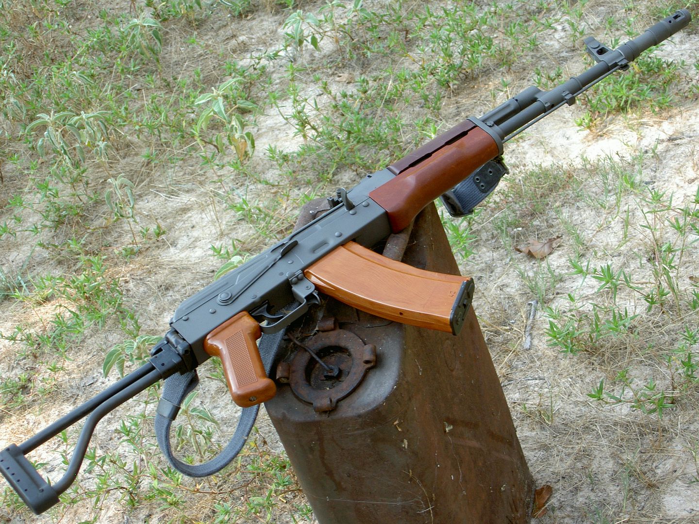 Interarms Tantal with Beryl folding stock - The FAL Files